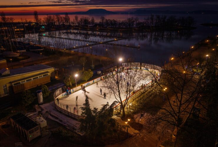 7 hangulatos jégpálya a Balatonnál a téli sport szerelmeseinek