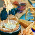 Raclette, fondue & sajt minden mennyiségben: 6 hely Budapesten, amit kár kihagyni
